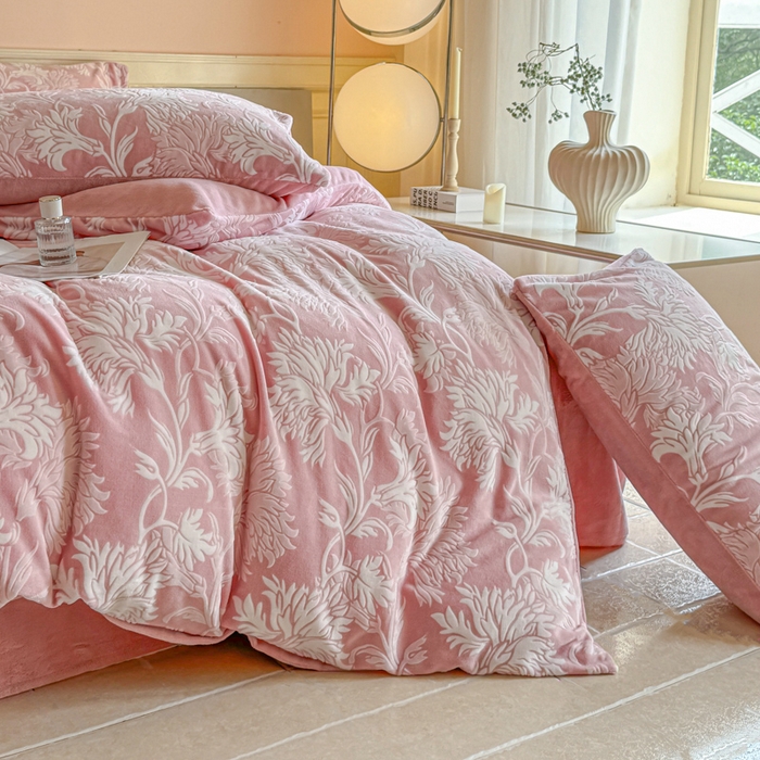 91家纺网 家纺一手货源 找家纺 大境 2024新款8斤A类230克牛奶绒提花烂花四件套床笠款床单款 罗曼 贝壳粉