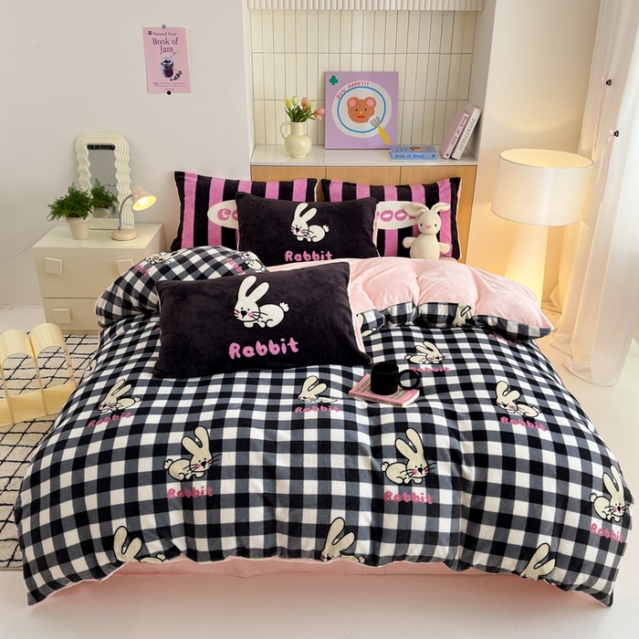 91家纺网 家纺一手货源 找家纺 柚子YOUTH 2024新款加厚纯印花牛奶绒四件套 黑格兔