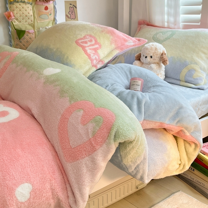 91家纺网 家纺一手货源 找家纺 川悦生活 2024新款立体雪花绒宿舍床笠款三件套四件套 彩虹爱语蓝