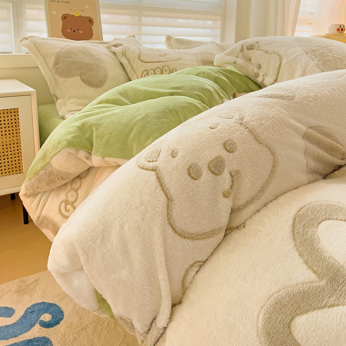 91家纺网 家纺一手货源 找家纺 2024新款加厚雪花绒印花单件被套-风格二（提供卖家秀 ） 爱心熊(绿)