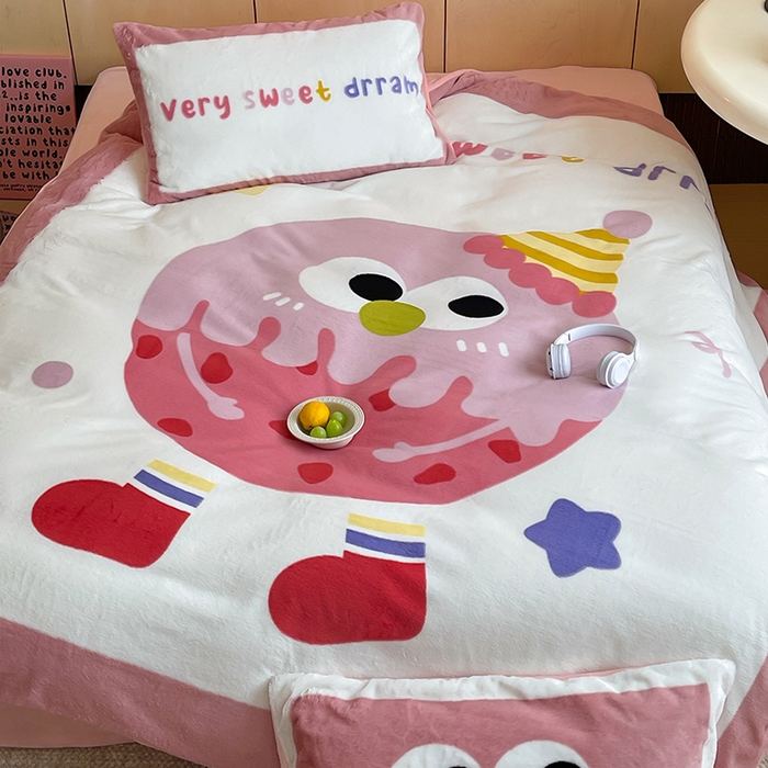 91家纺网 家纺一手货源 找家纺 安哆啦家纺 2024新款兔毛绒大版卡通牛奶绒兔兔绒印花四件套 美味乳酪