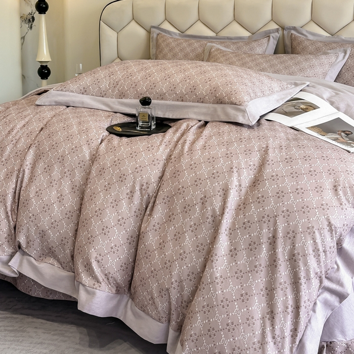 91家纺网 家纺一手货源 找家纺 雲归梦 2024新款全棉纯棉轻奢加厚磨毛拼角工艺四件套 罗薇-卡其灰