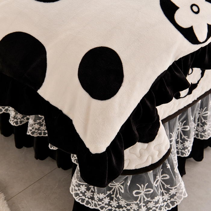 91家纺网 家纺一手货源 找家纺 民新家纺 2025新款牛奶绒印花夹棉床盖四件套 时尚波点