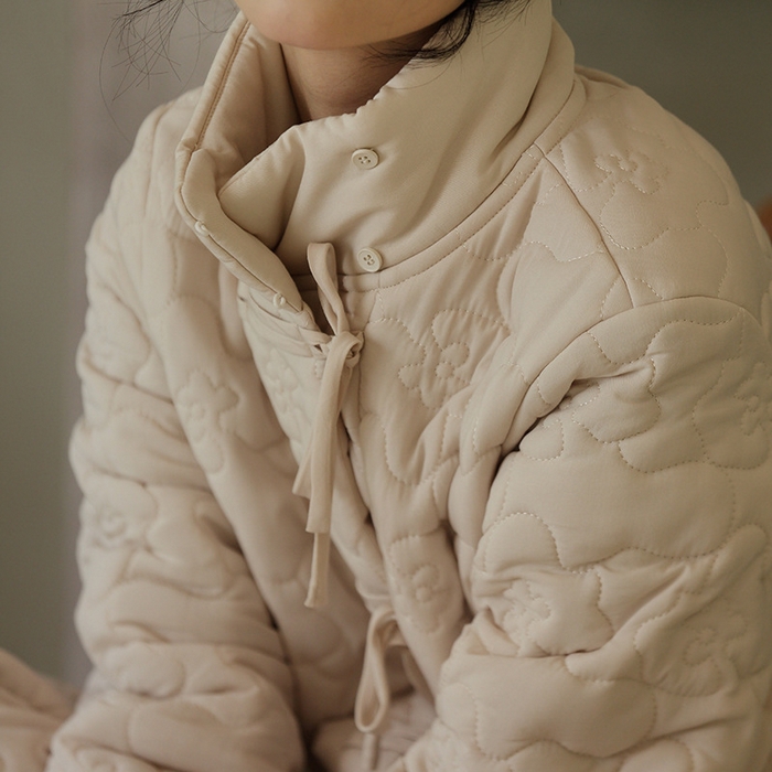 91家纺网 家纺一手货源 找家纺 洛兰沙家居馆 2024新款睡衣女秋冬季三层夹棉珊瑚绒加厚保暖两件套女士可外穿加绒家居服 米色