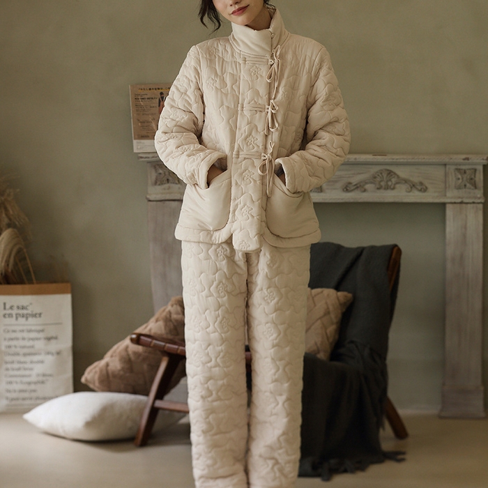 91家纺网 家纺一手货源 找家纺 洛兰沙家居馆 2024新款睡衣女秋冬季三层夹棉珊瑚绒加厚保暖两件套女士可外穿加绒家居服 米色