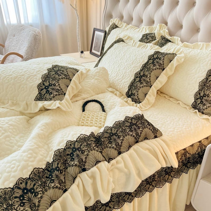 91家纺网 家纺一手货源 找家纺 恋尚 2024新款纯色牛奶绒四件套韩版蕾丝花边床裙款四件套 洛丽塔 米色