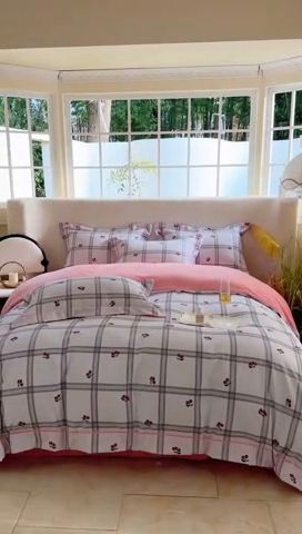 91家纺网 家纺一手货源 找家纺 2025新款A纯棉B牛奶绒四件套13376全棉加绒一字绣宽边轻奢套件-夹棉款 樱桃丸子