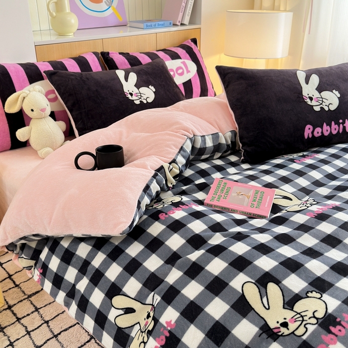 91家纺网 家纺一手货源 找家纺 柚子YOUTH 2024新款加厚纯印花牛奶绒四件套 黑格兔