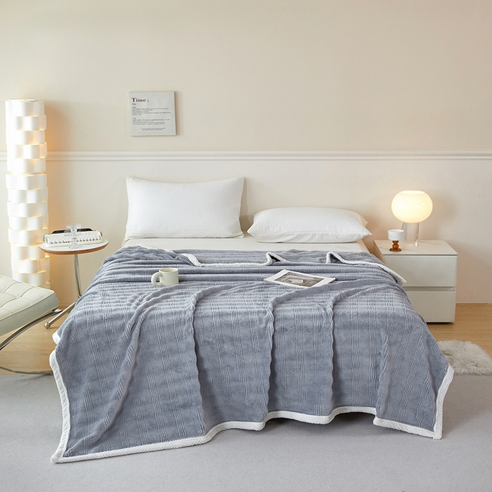 91家纺网 家纺一手货源 找家纺 2024新款仿兔绒泡泡绒毛毯家用四季毯 条纹人生 星辰灰