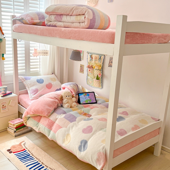 91家纺网 家纺一手货源 找家纺 川悦生活 2024新款立体雪花绒宿舍床笠款三件套四件套 彩虹爱心粉