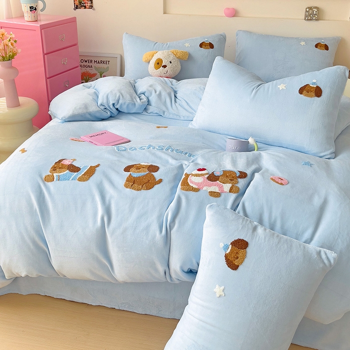 91家纺网 家纺一手货源 找家纺 梦之岛 2024新款牛奶绒卡通毛巾绣四件套腊肠狗 腊肠狗-蓝