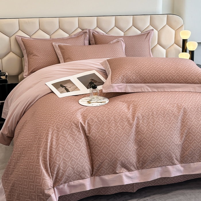 91家纺网 家纺一手货源 找家纺 雲归梦 2024新款全棉纯棉轻奢加厚磨毛拼角工艺四件套 安娜-豆沙红