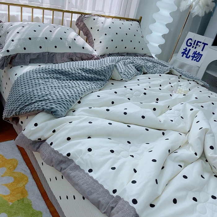 91家纺网 家纺一手货源 找家纺 暖居 2024新款包边豆豆被床盖四件套 经典小波点