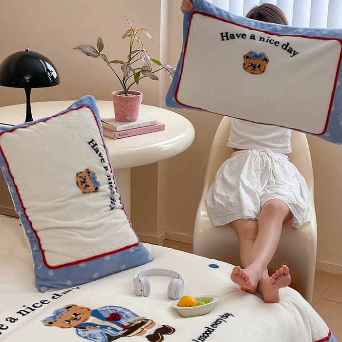 91家纺网 家纺一手货源 找家纺 安哆啦家纺 2024新款兔毛绒大版卡通牛奶绒兔兔绒印花四件套 绅士熊