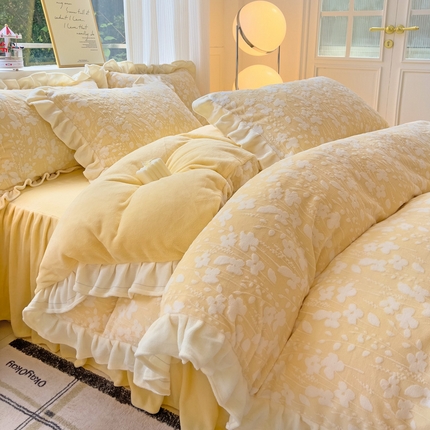 91家纺网 家纺一手货源 找家纺 2024新款加厚牛奶绒韩版雕花四件套风格2（阳光） 露娜紫