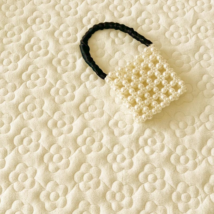 91家纺网 家纺一手货源 找家纺 恋尚 2024新款牛奶绒夹棉床盖纯色蕾丝边牛奶绒床盖 洛丽塔 米色