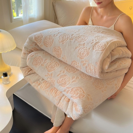 91家纺网 家纺一手货源 找家纺 莱登卡奴 2024新款牛奶绒雕花绒大豆被 素简-复古玫瑰