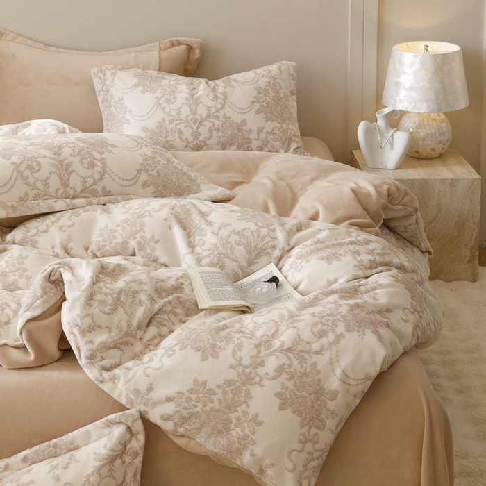 91家纺网 家纺一手货源 找家纺 卡派 2024新款轻奢肌理纹雕花工艺款230克加厚牛奶绒四件套（提供买家秀 ） 婉然-咖