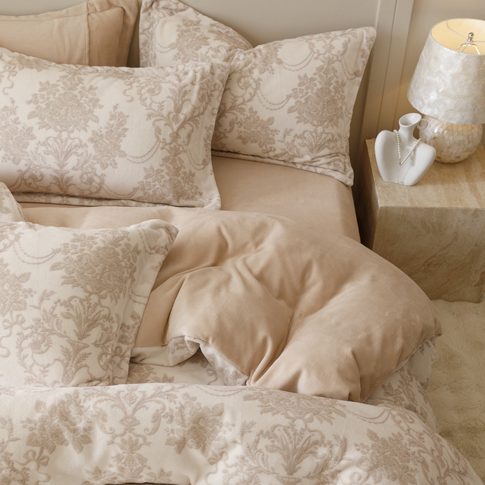 91家纺网 家纺一手货源 找家纺 卡派 2024新款轻奢肌理纹雕花工艺款230克加厚牛奶绒四件套（提供买家秀 ） 婉然-咖