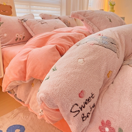 91家纺网 家纺一手货源 找家纺 （总）2024新款加厚雪花绒印花四件套-风格二（提供卖家秀）