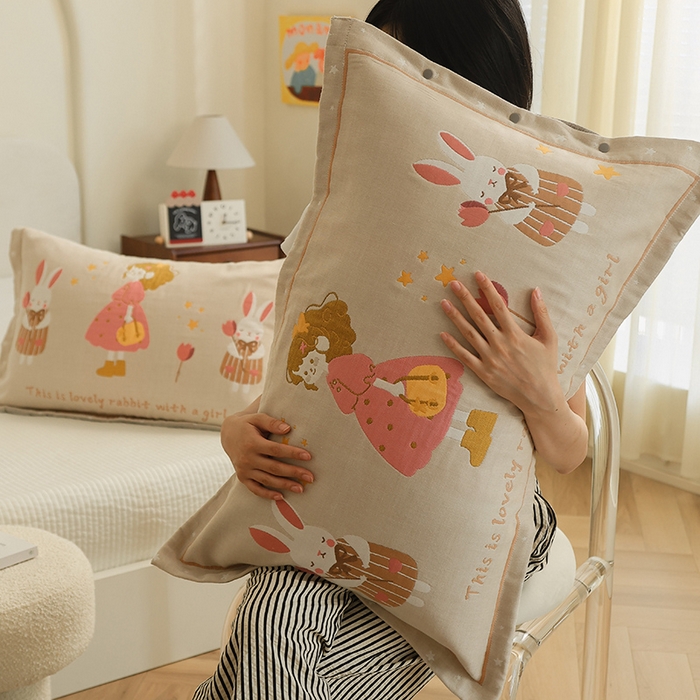 91家纺网 家纺一手货源 找家纺 2024新款全棉四层纱布枕套一对装纽扣款枕套 闪亮女孩