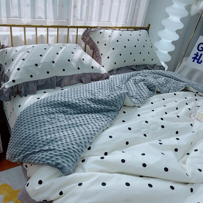91家纺网 家纺一手货源 找家纺 暖居 2024新款包边豆豆被床盖四件套 经典小波点