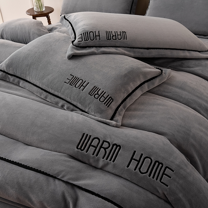 91家纺网 家纺一手货源 找家纺 同田家纺 2024新款230克蓄暖高克重牛奶绒四件套 浅灰