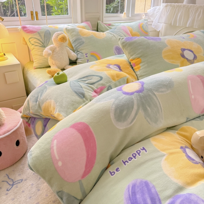 91家纺网 家纺一手货源 找家纺 红粉佳人 2025新款小清新双面牛奶绒四件套花期