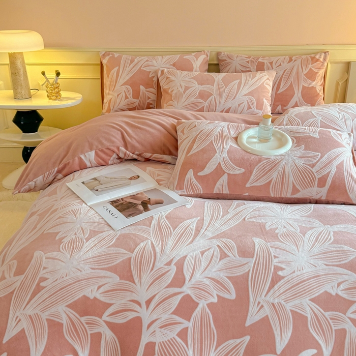 91家纺网 家纺一手货源 找家纺 大境 2024新款8斤A类230克牛奶绒提花烂花四件套床笠款床单款 叶阑 蔷薇粉