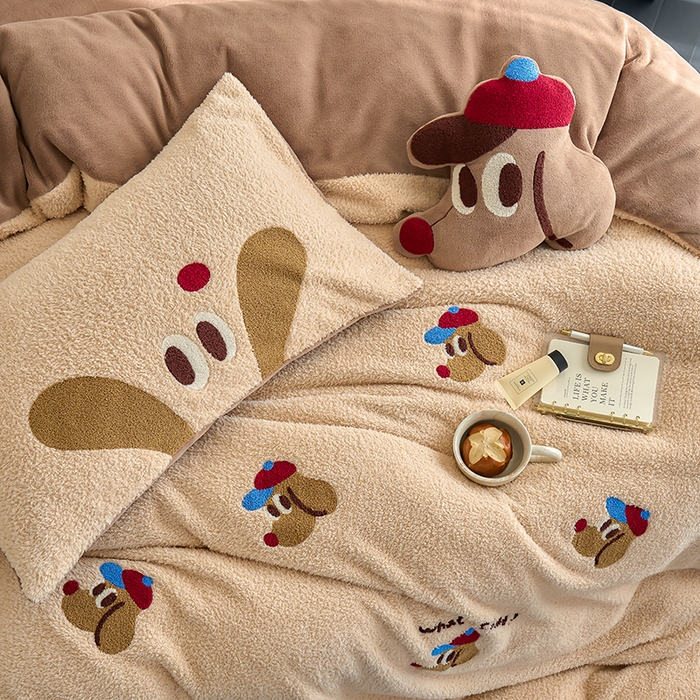 91家纺网 家纺一手货源 找家纺 2024新款蚂蚁绒卡通绣花四件套 班纳狗