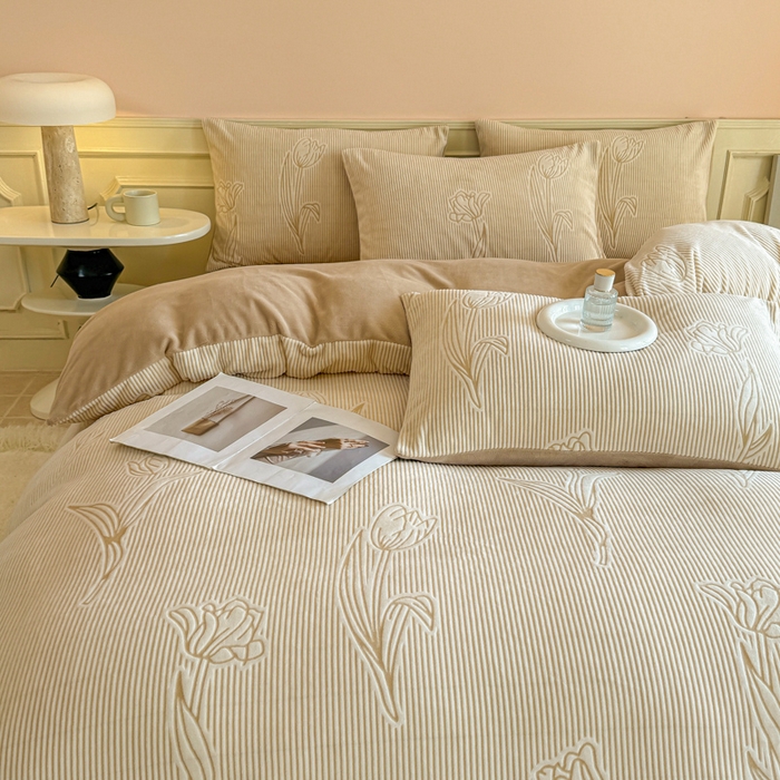 91家纺网 家纺一手货源 找家纺 大境 2024新款8斤A类230克牛奶绒提花烂花四件套床笠款床单款 郁见 米咖