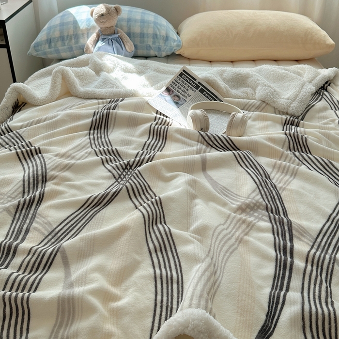 91家纺网 家纺一手货源 找家纺 繁花家居 2024新款高克重双面羊羔绒毛毯 莱茵河灰