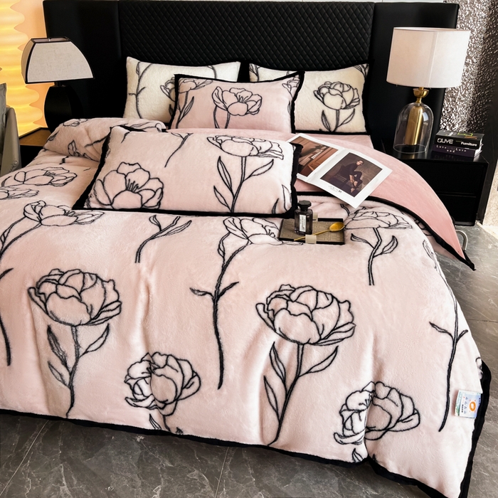 91家纺网 家纺一手货源 找家纺 慕尚家纺 2025新款宽包边高克重兔兔绒牛奶绒加厚保暖法式系列四件套 兔毛-玫瑰-粉