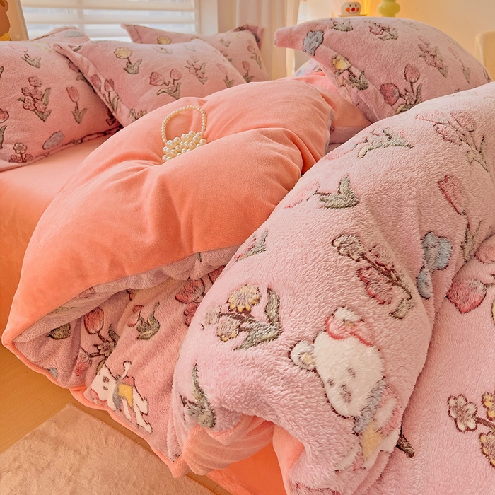 91家纺网 家纺一手货源 找家纺 2024新款加厚雪花绒印花单件被套-风格二（提供卖家秀 ） 花园熊(粉)