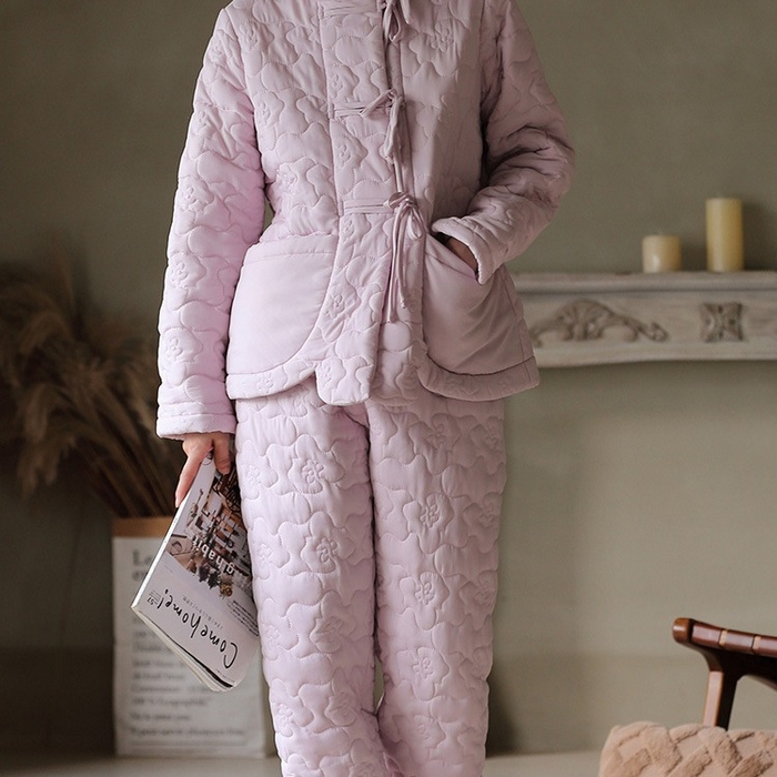 91家纺网 家纺一手货源 找家纺 洛兰沙家居馆 2024新款睡衣女秋冬季三层夹棉珊瑚绒加厚保暖两件套女士可外穿加绒家居服 淡紫色