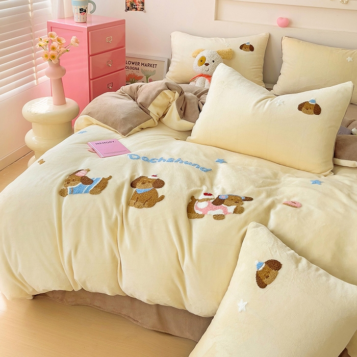 91家纺网 家纺一手货源 找家纺 梦之岛 2024新款牛奶绒卡通毛巾绣四件套腊肠狗 腊肠狗-浅驼