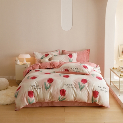 91家纺网 家纺一手货源 找家纺 总红粉佳人新款小清新卡通贝壳边三角针棉加绒四件套工艺款牛奶绒四件套