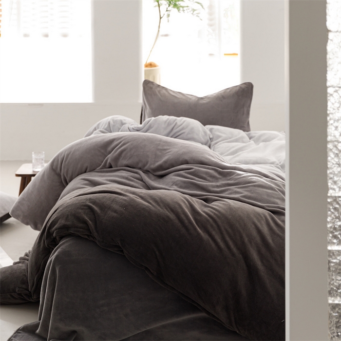 91家纺网 家纺一手货源 找家纺 红粉佳人 2025新款小清新双面牛奶绒四件套渐变灰