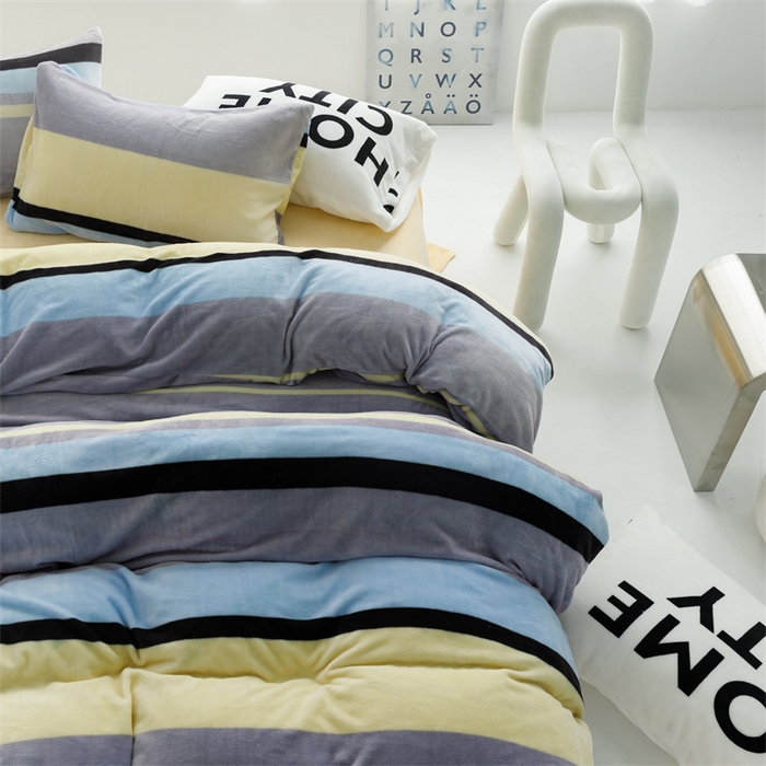 91家纺网 家纺一手货源 找家纺 红粉佳人 2025新款小清新双面牛奶绒四件套简约条纹