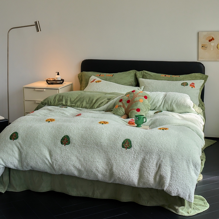 91家纺网 家纺一手货源 找家纺 2024新款蚂蚁绒卡通绣花四件套 森林屿鹿