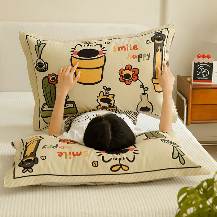 91家纺网 家纺一手货源 找家纺 2024新款全棉四层纱布枕套一对装纽扣款枕套 狗花