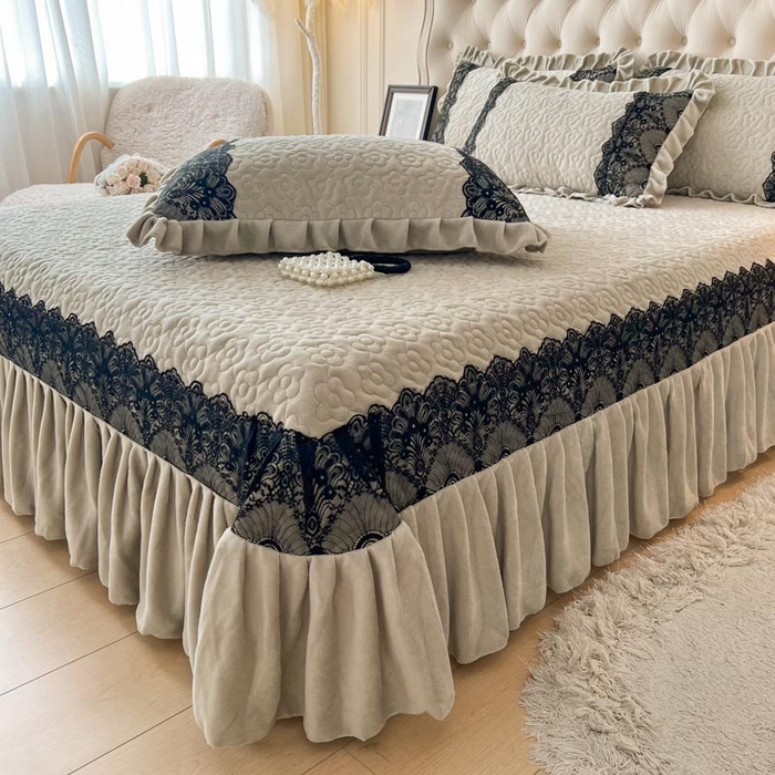 91家纺网 家纺一手货源 找家纺 恋尚 2024新款牛奶绒夹棉床盖纯色蕾丝边牛奶绒床盖 洛丽塔 茶色