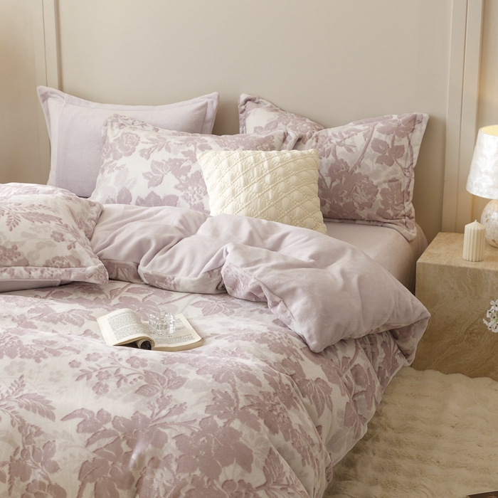 91家纺网 家纺一手货源 找家纺 卡派 2024新款轻奢肌理纹雕花工艺款230克加厚牛奶绒四件套（提供买家秀 ） 曼朵