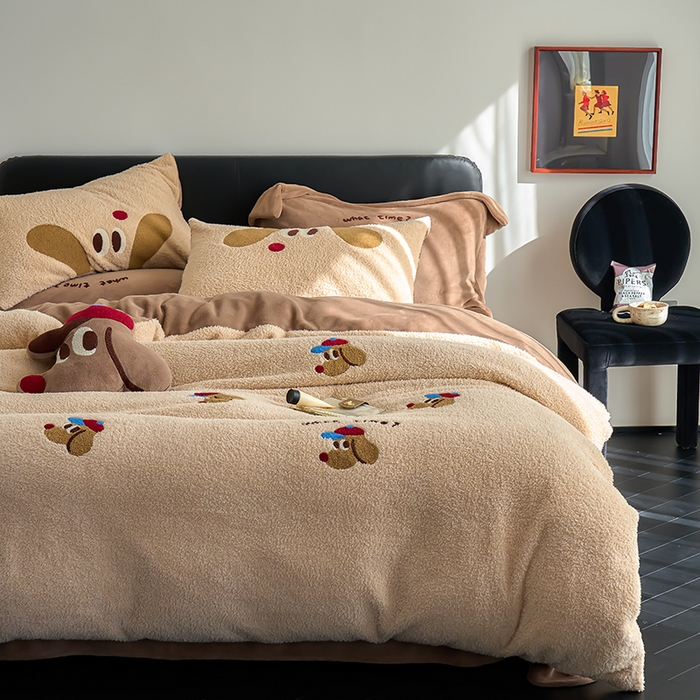 91家纺网 家纺一手货源 找家纺 2024新款蚂蚁绒卡通绣花四件套 班纳狗