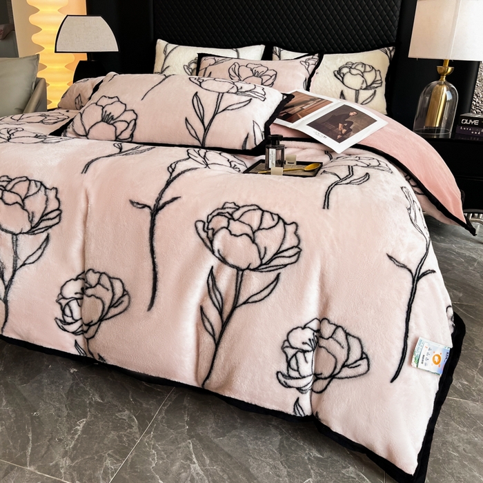 91家纺网 家纺一手货源 找家纺 （总）慕尚家纺 2025新款宽包边高克重兔兔绒牛奶绒加厚保暖法式系列四件套