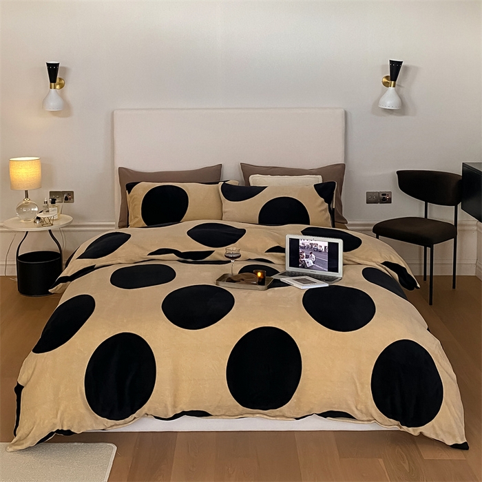 91家纺网 家纺一手货源 找家纺 红粉佳人 2025新款小清新双面牛奶绒四件套黑糖