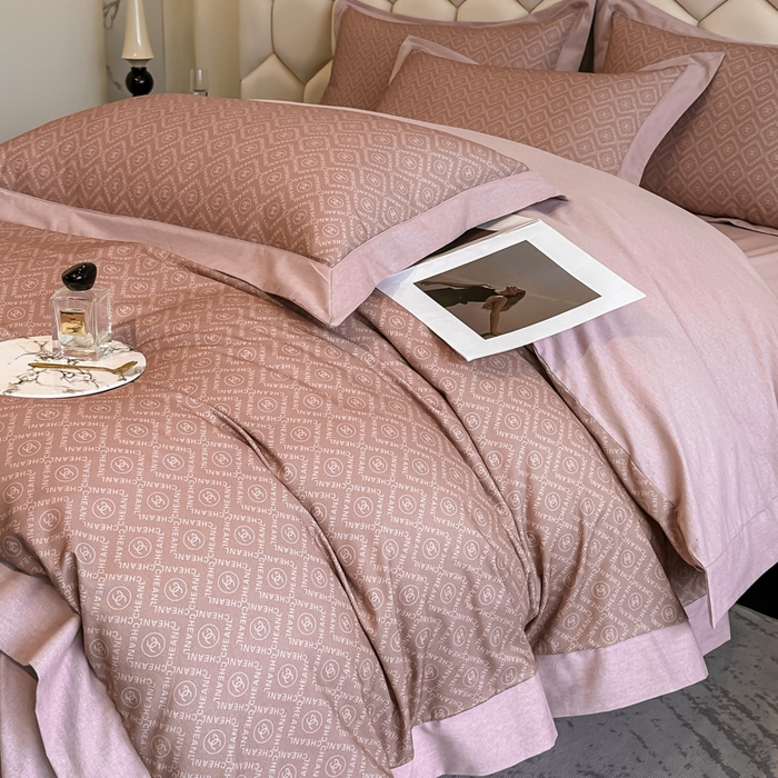 91家纺网 家纺一手货源 找家纺 雲归梦 2024新款全棉纯棉轻奢加厚磨毛拼角工艺四件套 安娜-豆沙红