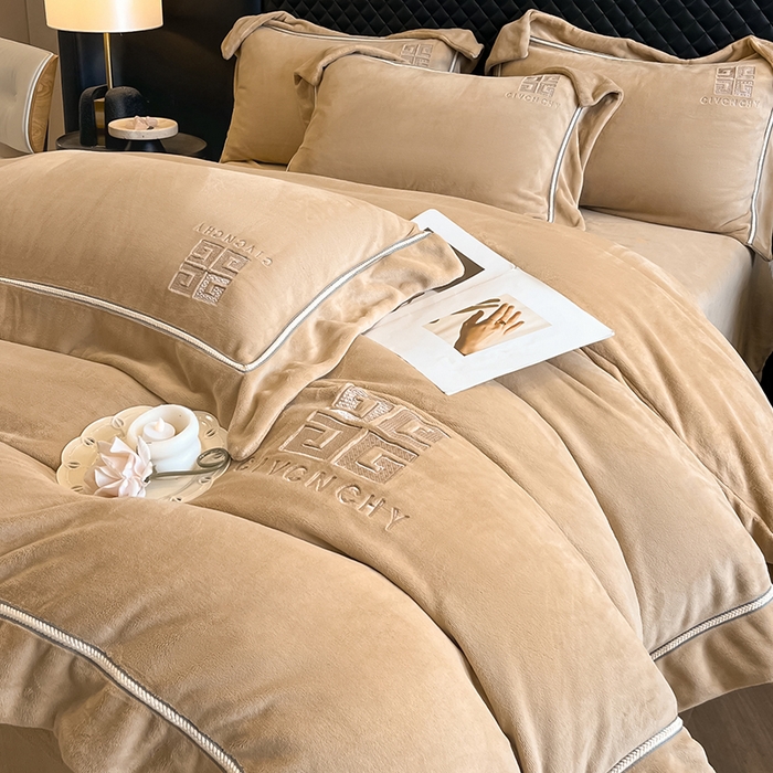 91家纺网 家纺一手货源 找家纺 露梦家纺 2025新款加厚保暖牛奶绒刺绣四件套 梵奢-奶咖色