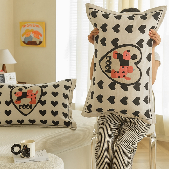 91家纺网 家纺一手货源 找家纺 2024新款全棉四层纱布枕套一对装纽扣款枕套 卡酷狗