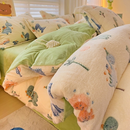 91家纺网 家纺一手货源 找家纺 （总）2024新款加厚雪花绒印花四件套-风格二（提供卖家秀）